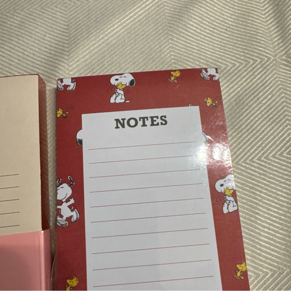 Snoopy Themed Notepad Set - Picture 4 of 6